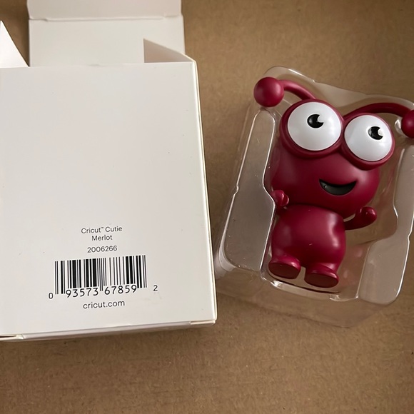 Merlot Cricut Cutie - Picture 1 of 4